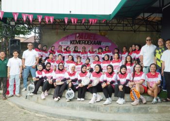 Peserta kejuaraan padek kemerdekaan bersama panitia. (Foto : ist)