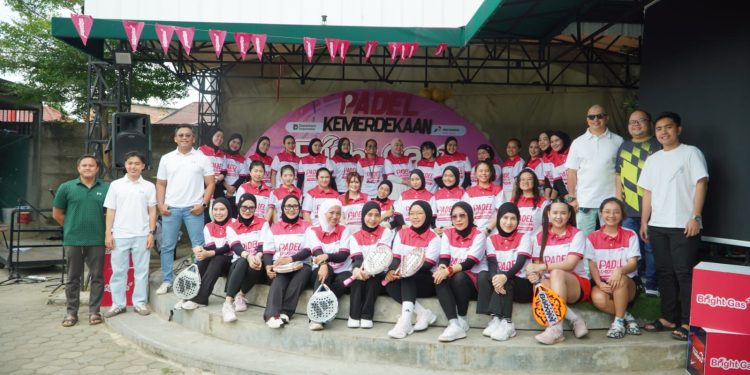Peserta kejuaraan padek kemerdekaan bersama panitia. (Foto : ist)