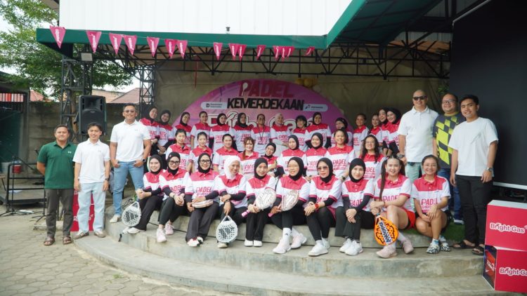 Peserta kejuaraan padek kemerdekaan bersama panitia. (Foto : ist)