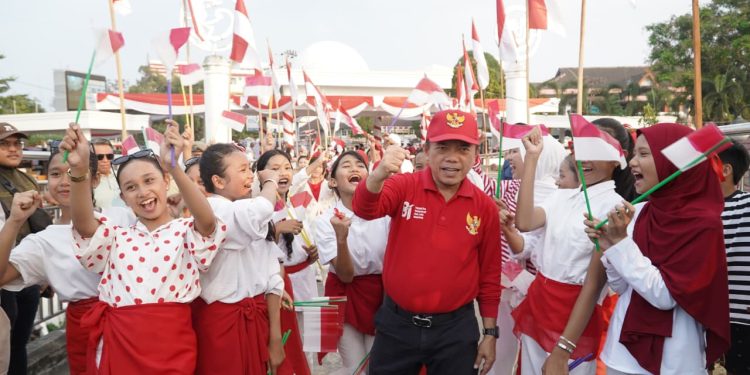 Gubernur Al Haris Gelar 'Gebyar Mahardika Untukmu Negeriku' Pasang 10.000 Bendera Merah Putih di Jembatan Gentala Arasy dan Tempat lainnya. (Foto : ist)