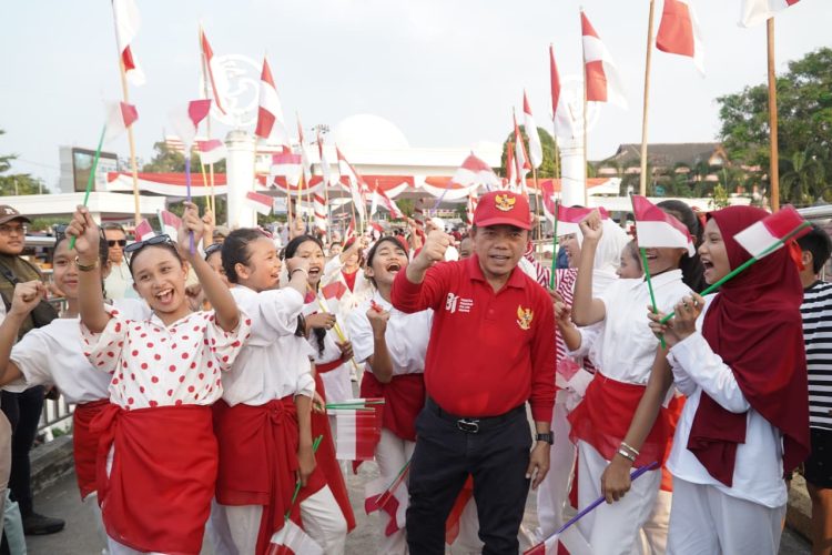 Gubernur Al Haris Gelar 'Gebyar Mahardika Untukmu Negeriku' Pasang 10.000 Bendera Merah Putih di Jembatan Gentala Arasy dan Tempat lainnya. (Foto : ist)