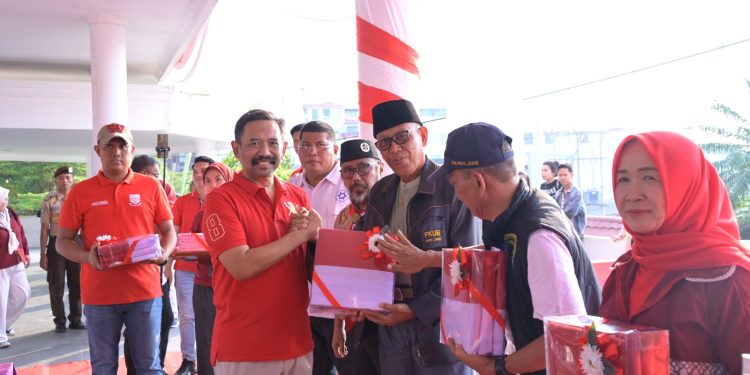 Wakapolda Jambi ikuti Pemasangan 1.000 Bendera Merah Putih Sambut HUT ke-81 Kemerdekaan RI. (Foto : ist)