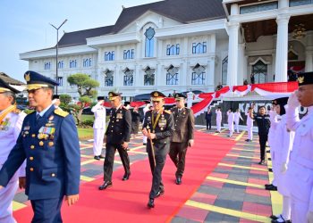 Kapolda Jambi Hadiri Upacara Pengibaran Duplikat Pusaka Bendera Merah Putih HUT ke-81 RI. (Foto : ist)