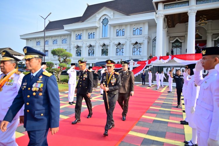 Kapolda Jambi Hadiri Upacara Pengibaran Duplikat Pusaka Bendera Merah Putih HUT ke-81 RI. (Foto : ist)