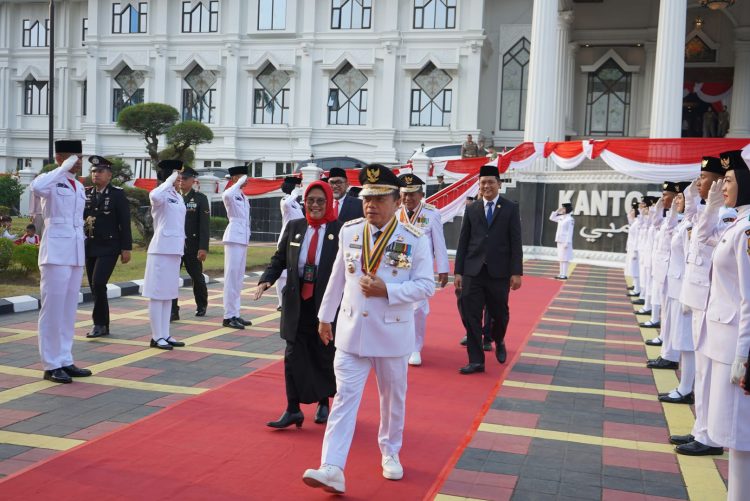 Gubernur Al Haris dan Forkopimda Hadiri Upacara Penurunan Bendera dengan Khidmat, Sampaikan Ucapan Terima Kasih. (Foto : ist)