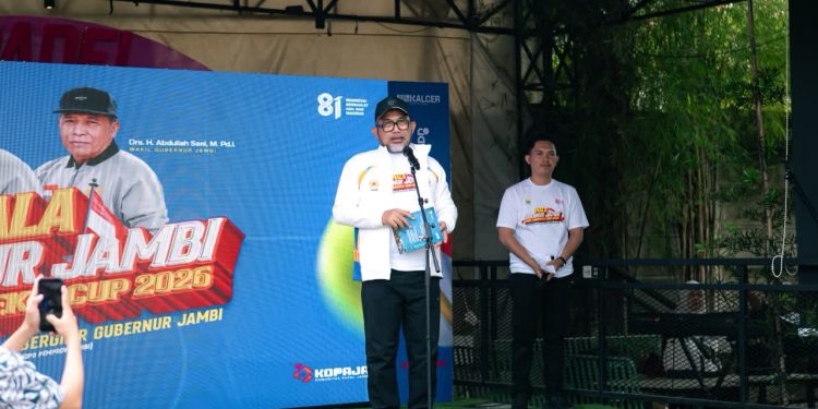 Sekda Sudirman Buka Open Tournament Padel Merdeka Cup Gubernur Jambi 2026. (Foto : ist)