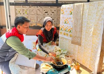 Rumah Kreatif Boek Khaman yang dikembangkan PEP Limau Field di Desa Lubuk Raman mendorong masyarakat mengembangkan batik dan pemanfaatan potensi bambu yang meningkatkan aktivitas ekonomi masyarakat. (Foto : ist)