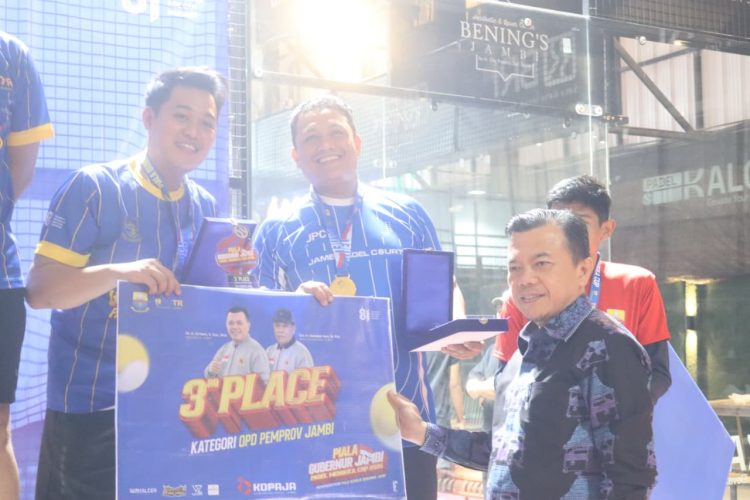 Tutup Merdeka Cup Padel 2026, Gubernur Al Haris: Semangat Kebersamaan Jadi Nilai Utama. (Foto : ist)