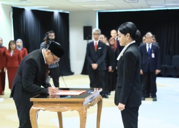 Siapkan Pengaturan dan Pengawasan Bursa Mineral dan Komiditas Strategis, OJK Lantik Deputi Komisioner Baru. (Foto : ist)