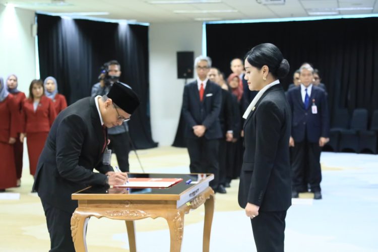 Siapkan Pengaturan dan Pengawasan Bursa Mineral dan Komiditas Strategis, OJK Lantik Deputi Komisioner Baru. (Foto : ist)
