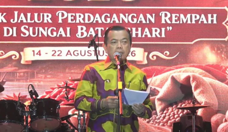 Tutup Festival Batanghari, Gubernur Al Haris Minta Semangat Proklamasi Membangun Negeri. (Foto : ist)