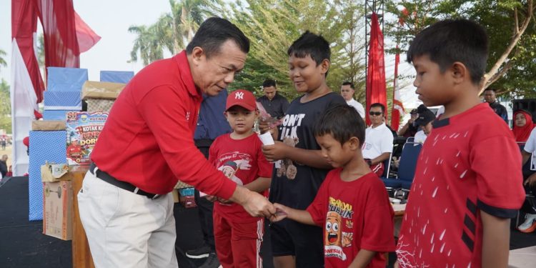 Jalan Santai Meriahkan HUT ke-81 RI, Gubernur Al Haris Serukan Semangat Kebangsaan. (Foto : ist)