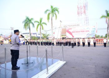 Wakapolda Jambi Pimpin Apel di Polres Tanjab Barat, Evaluasi Penanganan Karhutla dan Perkuat Sinergi. (Foto : ist)