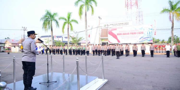 Wakapolda Jambi Pimpin Apel di Polres Tanjab Barat, Evaluasi Penanganan Karhutla dan Perkuat Sinergi. (Foto : ist)