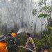 Polri Bersama Tim Gabungan Padamkan Karhutla 2 Hektare di Desa Muhajirin. (Foto : ist)