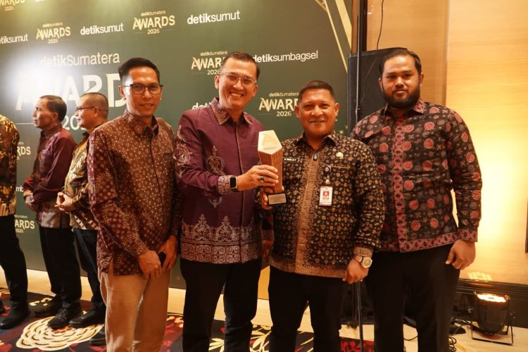 Pro Jambi Cerdas Raih Pengakuan di detikSumatera Awards 2026, Gubernur Al Haris Komitmen Perkuat Akses Pendidikan. (Foto : ist)