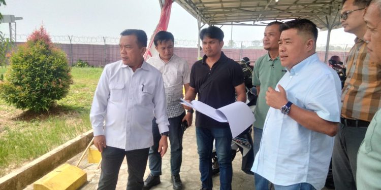 Gubernur Al Haris Tinjau Pembangunan VIP Room Bandara Muara Bungo. (Foto : ist)
