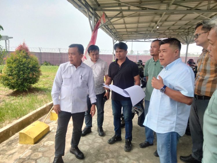 Gubernur Al Haris Tinjau Pembangunan VIP Room Bandara Muara Bungo. (Foto : ist)