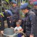 Dalam Rangka HUT Polwan ke-78, Polwan Satbrimob Polda Jambi Salurkan Air Bersih ke Panti Asuhan Al-Amin. (Foto : ist)