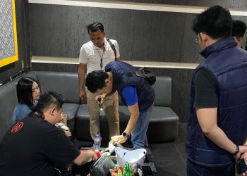 Kepolisian Resor Kota (Polresta) Jambi menggelar razia di salah satu Tempat Hiburan Malam (THM) di Kota Jambi, Minggu (30/8/2026) dini hari. (Foto : ist)