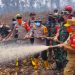 Lagi, Gubernur Al Haris Bersama Pangdam TIB Turun ke Kawasan Gambut Londerang Padamkan Karhutla. (Foto : ist)