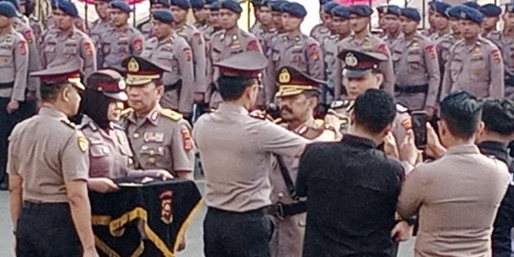 Kapolda Jambi memimpin Sertijab Wakapolda Jambi. (Foto : Rolan - sinarjambi.com)