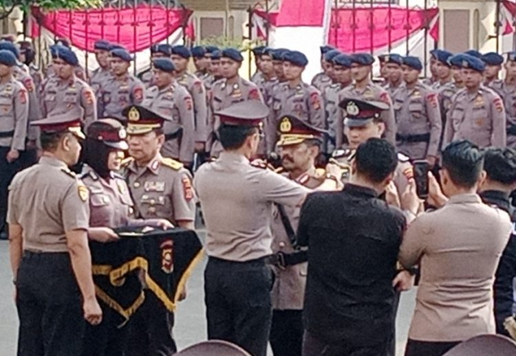 Kapolda Jambi memimpin Sertijab Wakapolda Jambi. (Foto : Rolan - sinarjambi.com)