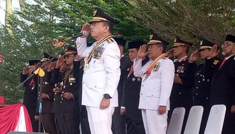 Gubernur Jambi Al Haris menjadi inspektur upacara hari kemerdekaan ke-81 RI. (Foto : Rolan - sinarjambi.com)