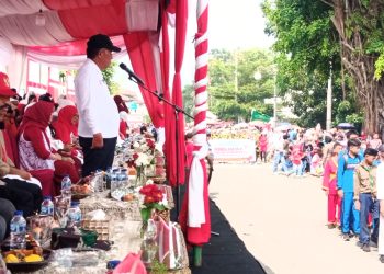 Wakapolda Jambi saksikan pawai kemerdekaan di pendopo rumah dinas Gubernur Jambi. (Foto : Rolan - sinarjambi.com)