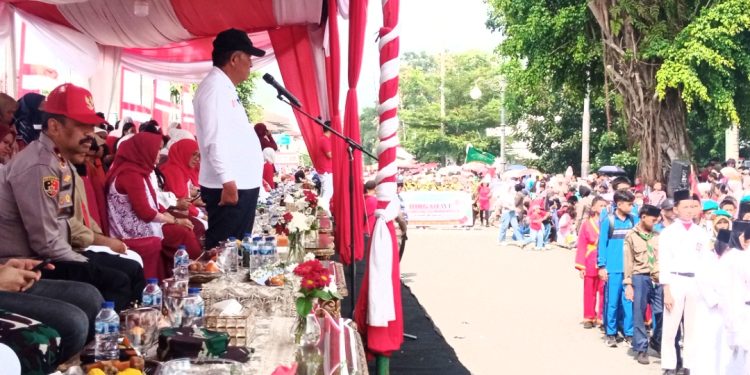 Wakapolda Jambi saksikan pawai kemerdekaan di pendopo rumah dinas Gubernur Jambi. (Foto : Rolan - sinarjambi.com)
