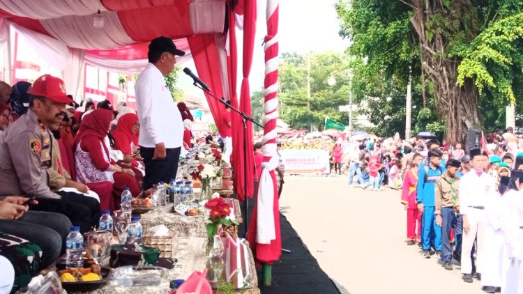 Wakapolda Jambi saksikan pawai kemerdekaan di pendopo rumah dinas Gubernur Jambi. (Foto : Rolan - sinarjambi.com)