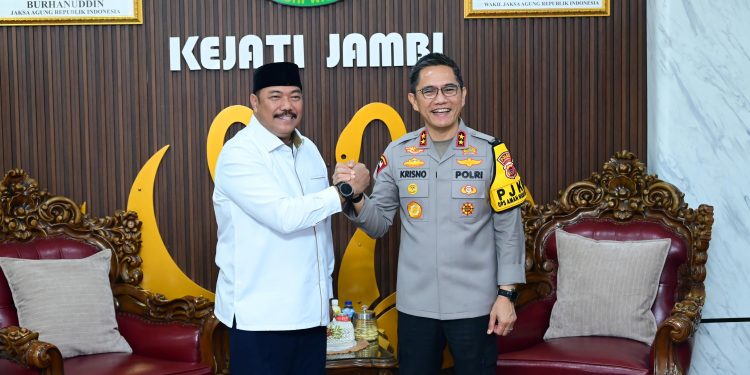 Kapolda Jambi Hadir Langsung ke Kejati, Sampaikan Ucapan Selamat Hari Lahir Kejaksaan RI. (Foto : ist)