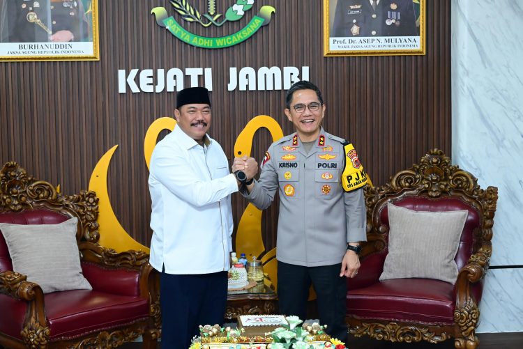 Kapolda Jambi Hadir Langsung ke Kejati, Sampaikan Ucapan Selamat Hari Lahir Kejaksaan RI. (Foto : ist)
