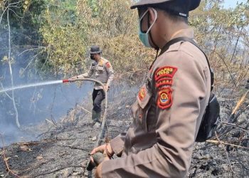 Polres Tebo Bersama TNI dan Instansi Terkait Tangani Karhutla di Sejumlah Wilayah. (Foto : ist)