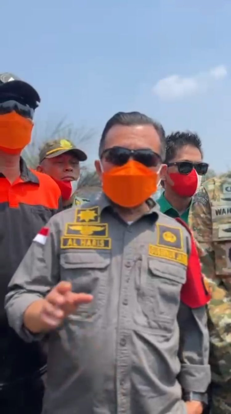 Gubernur Al Haris Pantau Karhutla Tahura di Batang Hari, Dua Waterbombing Disiapkan. (Foto : ist)