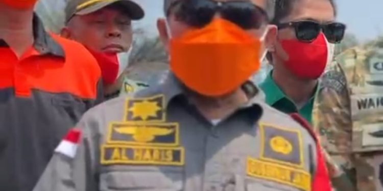 Gubernur Al Haris Pantau Karhutla Tahura di Batang Hari, Dua Waterbombing Disiapkan. (Foto : ist)