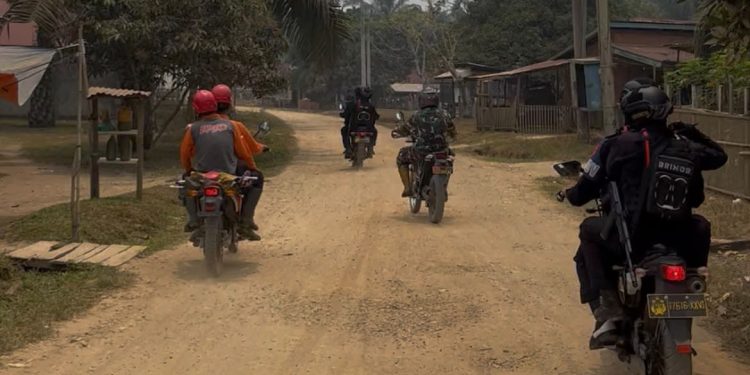 Pantau Karhutla, Satbrimob Polda Jambi Bersama Instansi Terkait Patroli Kawasan Konservasi Gajah di Tebo. (Foto : ist)