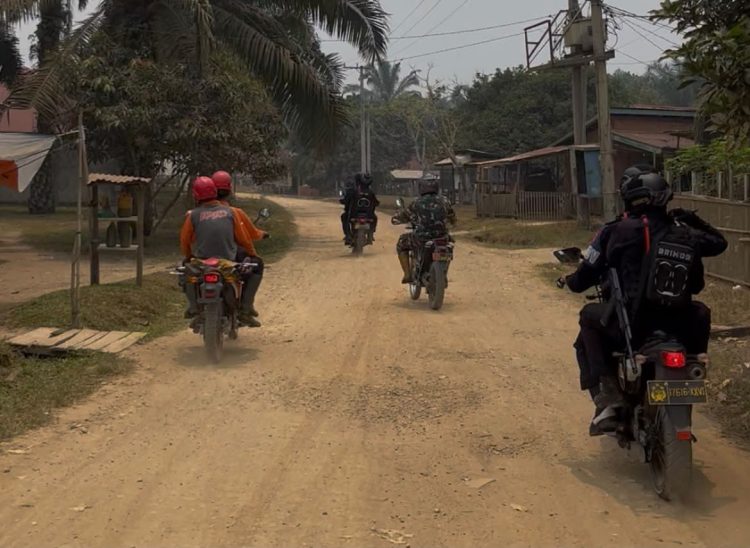 Pantau Karhutla, Satbrimob Polda Jambi Bersama Instansi Terkait Patroli Kawasan Konservasi Gajah di Tebo. (Foto : ist)