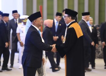 Pengucapan sumpah jabatan kepala eksekutif pengawas bursa mineral dan komoditas strategis OJK. (Foto : ist)