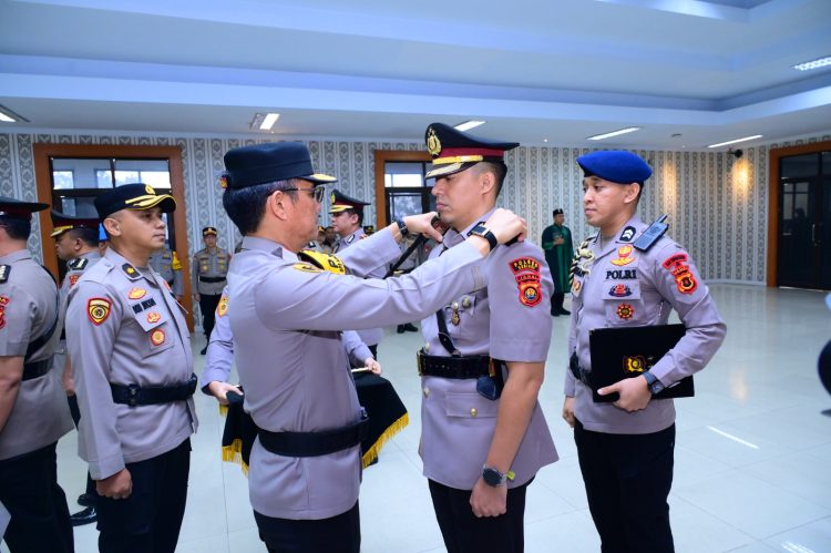Kapolda Jambi Pimpin Serah Terima Jabatan Kabid Propam, Kabid Keu dan Tiga Kapolres. (Foto : ist)