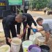 Brimob Jambi Berbagi Air Bersih, Bantu Kebutuhan Santri dan Warga Pematang Gajah. (Foto : ist)