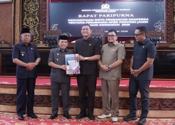 Gubernur Al Haris Sampaikan Nota Keuangan Perubahan APBD 2026. (Foto : ist)