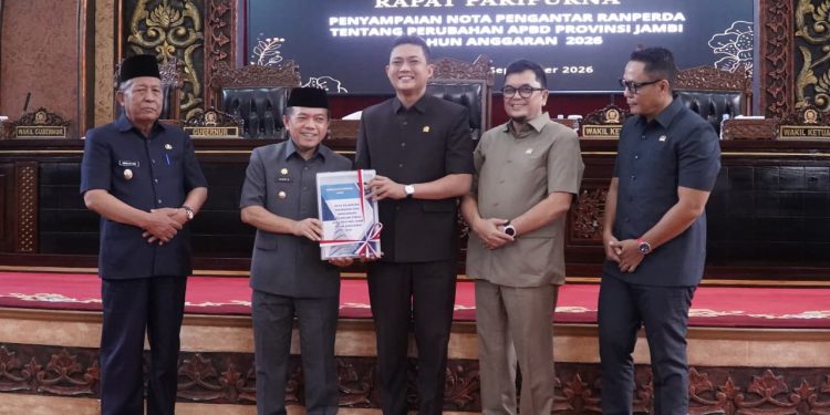 Gubernur Al Haris Sampaikan Nota Keuangan Perubahan APBD 2026. (Foto : ist)