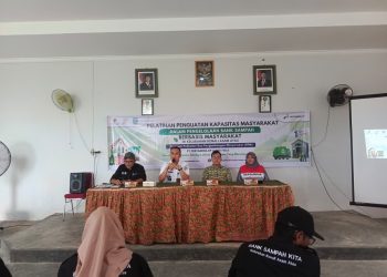 Peserta mengikuti pelatihan pemilahan dan pengelolaan sampah untuk mendorong lingkungan bersih sekaligus membuka nilai ekonomi bagi masyarakat. (Foto : ist)
