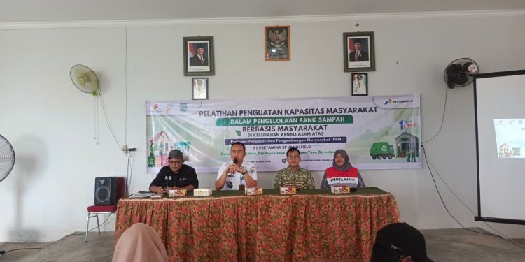 Peserta mengikuti pelatihan pemilahan dan pengelolaan sampah untuk mendorong lingkungan bersih sekaligus membuka nilai ekonomi bagi masyarakat. (Foto : ist)