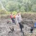 Polsek Sungai Penuh Bersama Damkar Padamkan Karhutla Seluas 0,5 Hektare di Ulu Air. (Foto : ist)