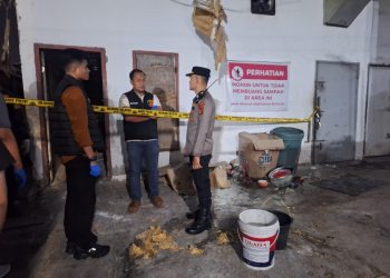 Kapolresta Jambi Turun Langsung Pimpin Pengamanan Kebakaran Gudang Catering Mall Jamtos, Sat Reskrim dan Polsek Kotabaru Gerak Cepat Amankan TKP, 6 Korban Dirawat. (Foto : ist)