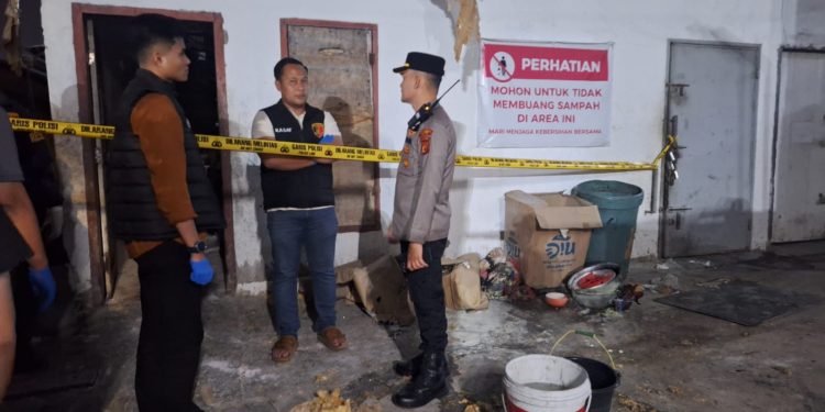 Kapolresta Jambi Turun Langsung Pimpin Pengamanan Kebakaran Gudang Catering Mall Jamtos, Sat Reskrim dan Polsek Kotabaru Gerak Cepat Amankan TKP, 6 Korban Dirawat. (Foto : ist)