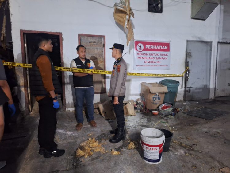 Kapolresta Jambi Turun Langsung Pimpin Pengamanan Kebakaran Gudang Catering Mall Jamtos, Sat Reskrim dan Polsek Kotabaru Gerak Cepat Amankan TKP, 6 Korban Dirawat. (Foto : ist)