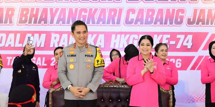 Kapolda Jambi Buka Pertandingan Bola Voli Antar Bhayangkari Cabang se-Daerah Jambi. (Foto : ist)